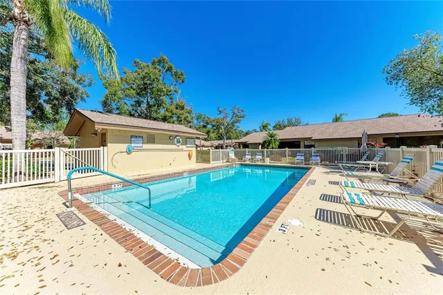 $259,900 | 4537 Morningside, Unit 10, Sarasota, FL 34235