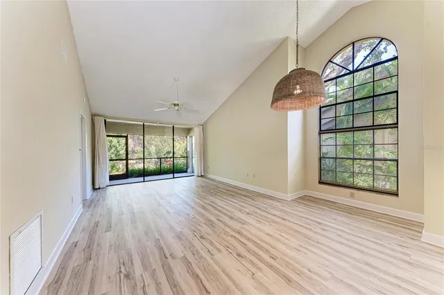 $259,900 | 4537 Morningside, Unit 10, Sarasota, FL 34235