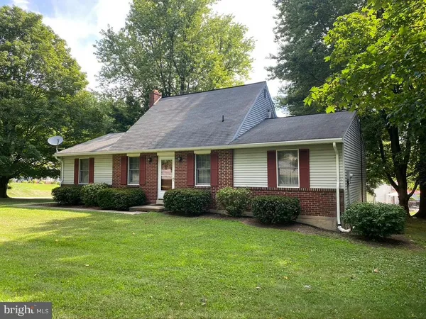 a view of a house with garden and yard
