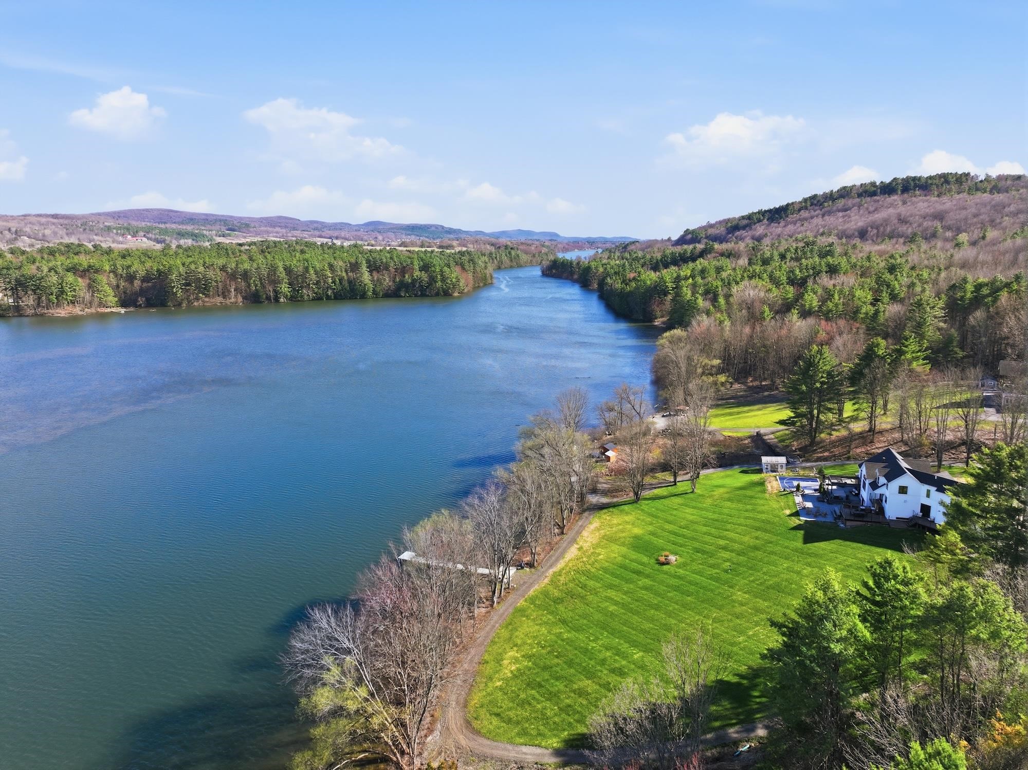 111 Lakeside Avenue Milton, VT 05468 - Photo 4 of 59