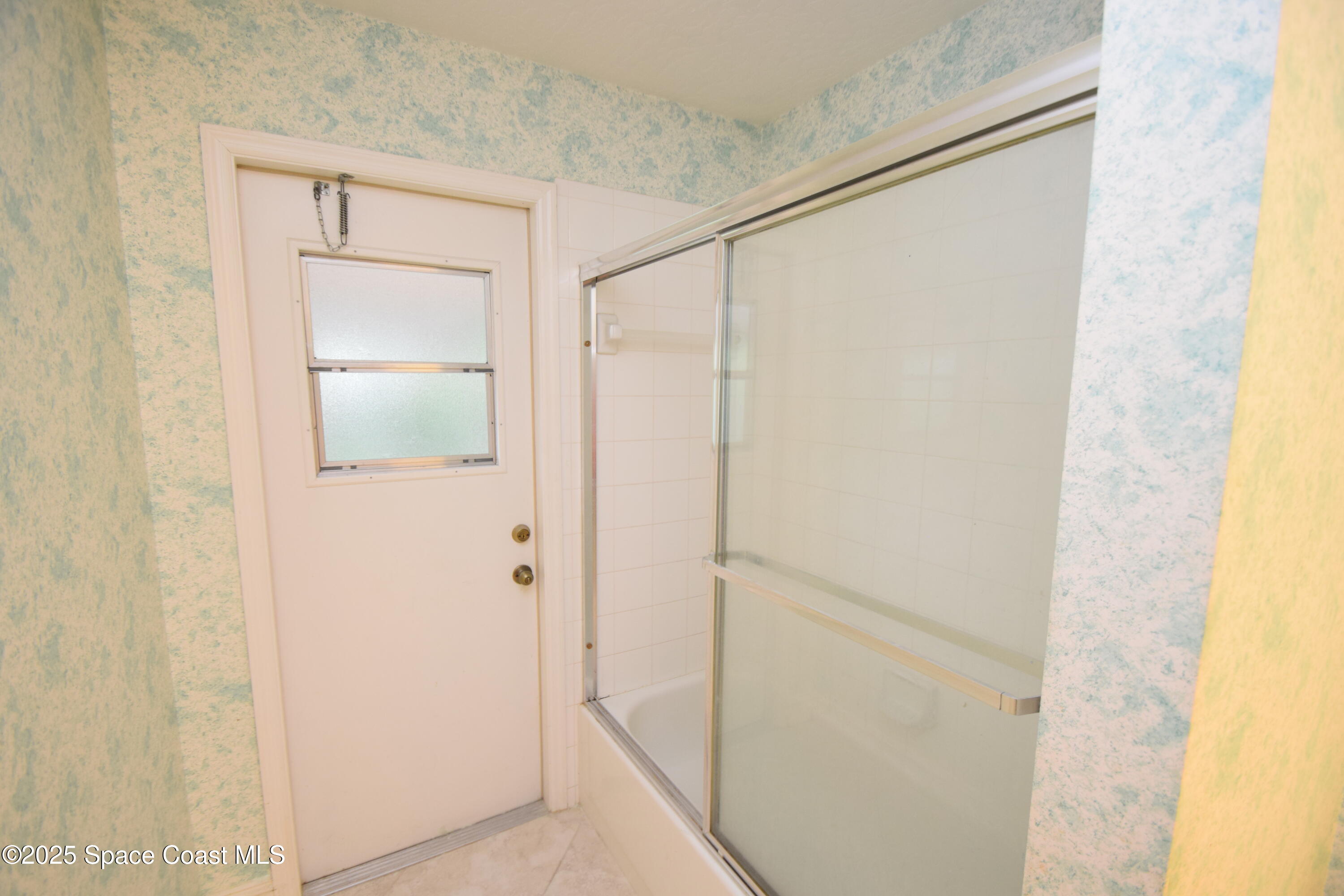 1642 Rustic Way Melbourne, FL 32935 - Photo 33 of 35 Guest bathroom