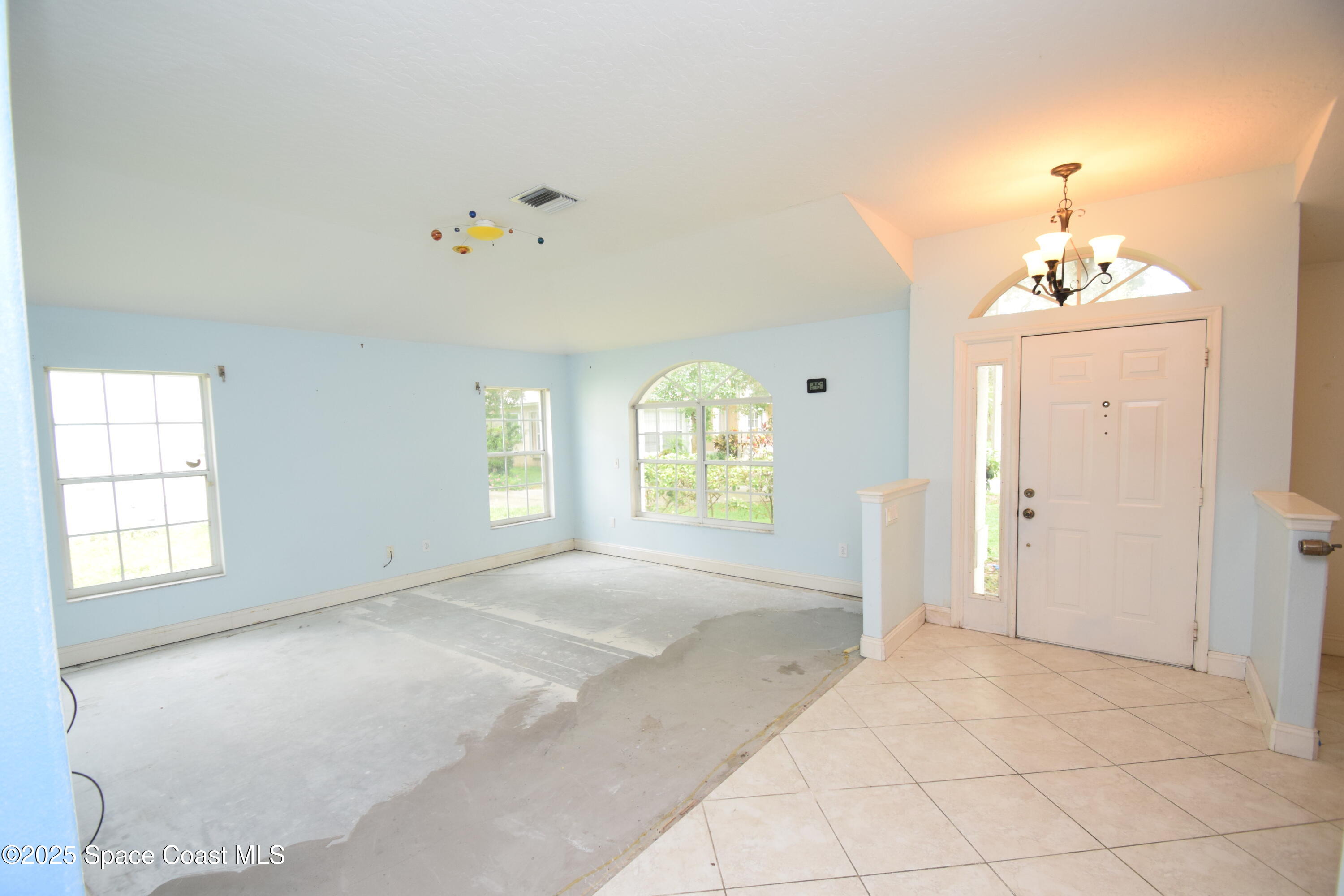 1642 Rustic Way Melbourne, FL 32935 - Photo 5 of 35 Living room