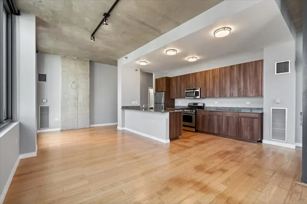 $3,400 | 235 West Van Buren Street, Unit 2801, Chicago, IL 60607