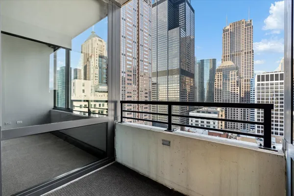 $3,400 | 235 West Van Buren Street, Unit 2801, Chicago, IL 60607