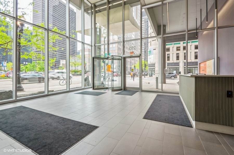 235 West Van Buren Street, Unit 2801 Chicago, IL 60607 - Photo 7 of 31