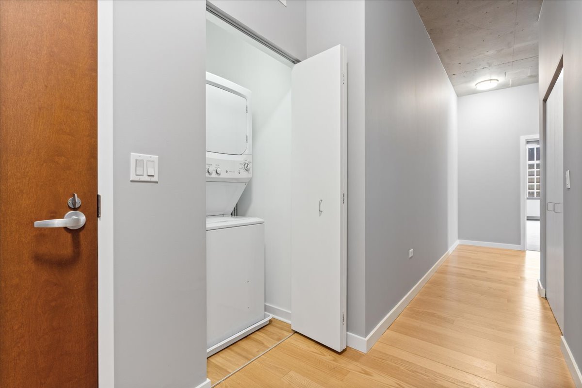 235 West Van Buren Street, Unit 2801 Chicago, IL 60607 - Photo 10 of 31