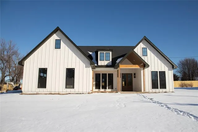 $470,000 | 5357 Choctaw Lane, McLouth, KS 66054