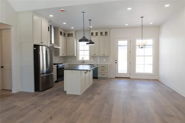 $470,000 | 5357 Choctaw Lane, McLouth, KS 66054