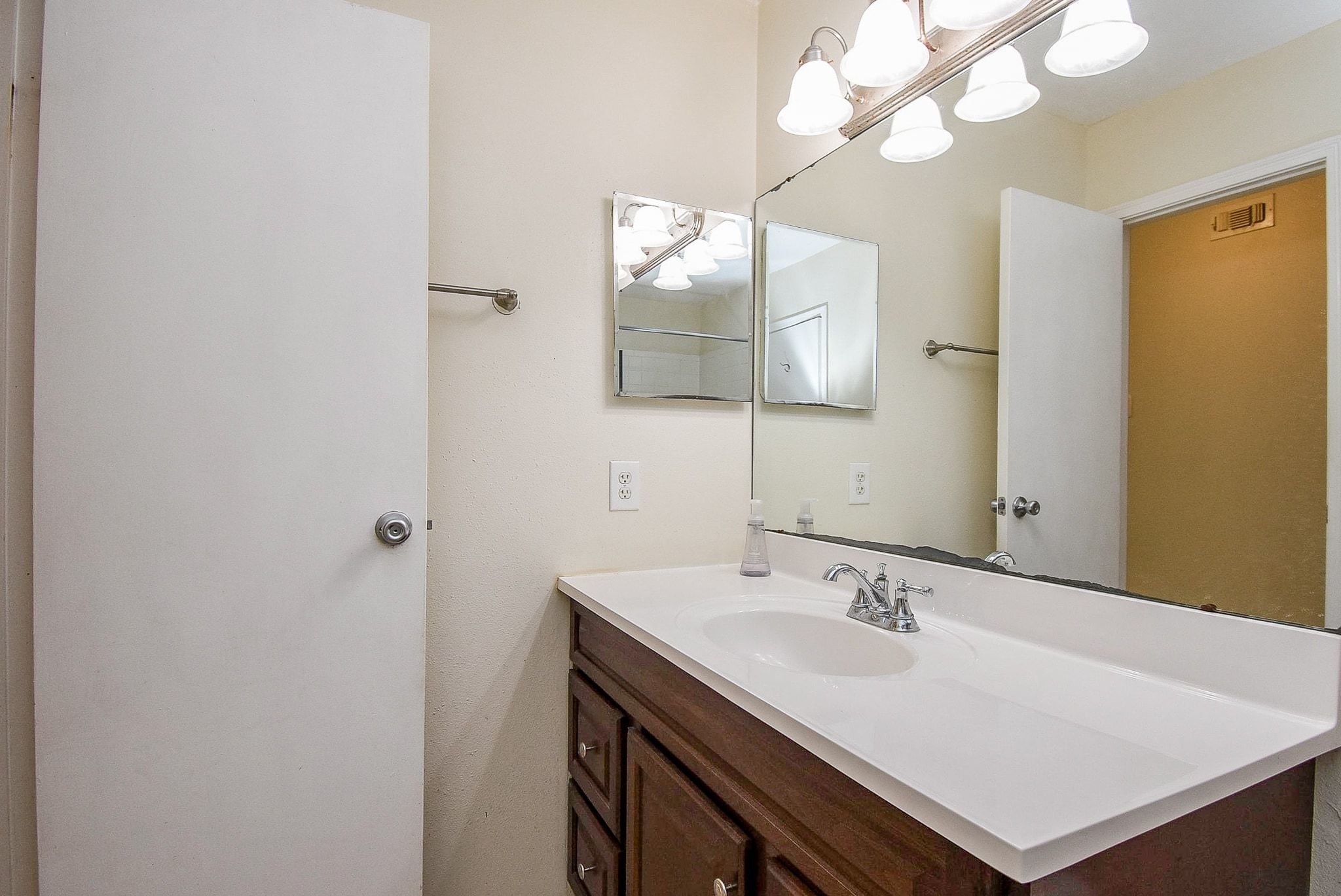12660 Ashford Point Drive, Unit 507 Houston, TX 77082 - Photo 17 of 28 a bathroom with a sink and a mirror