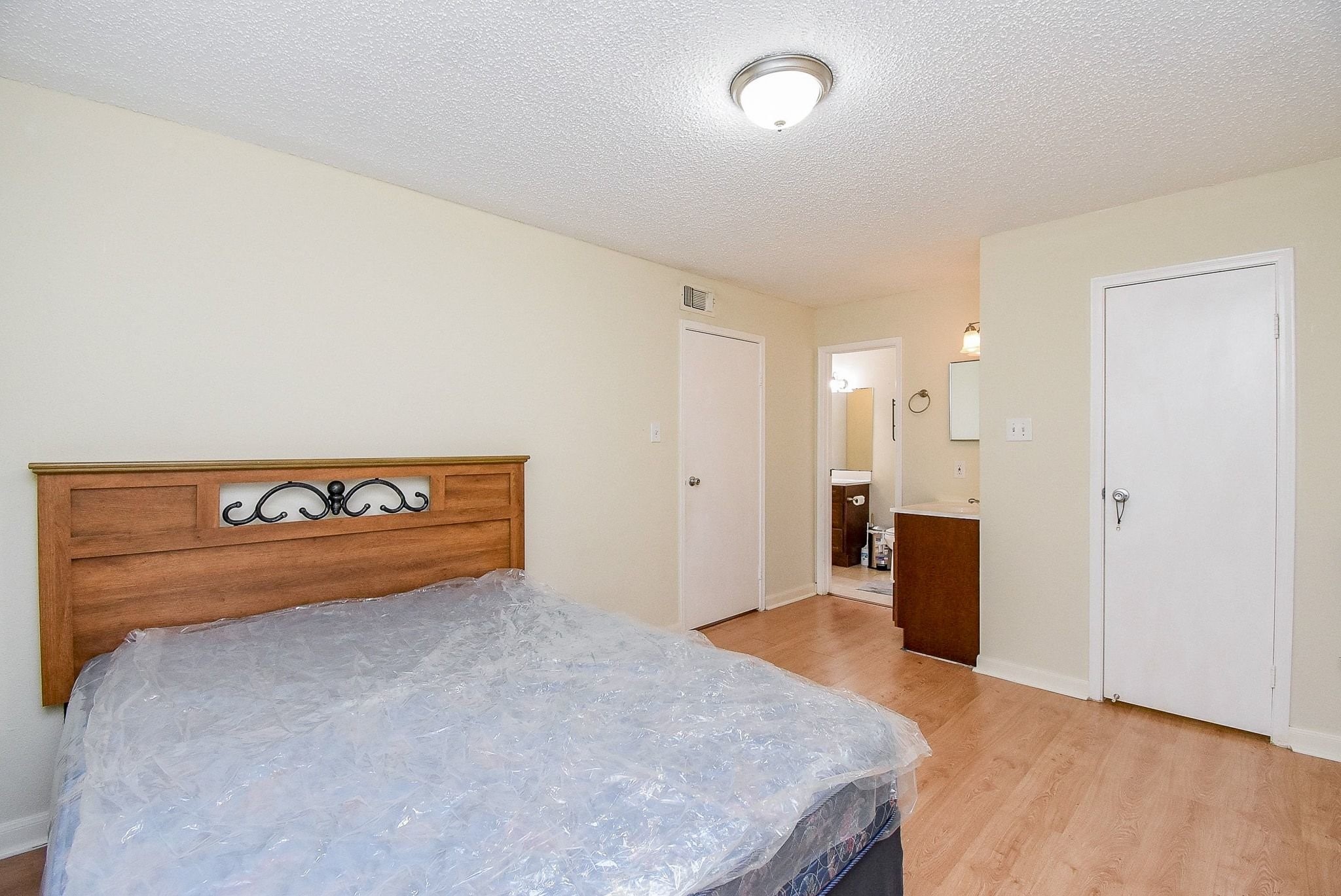 12660 Ashford Point Drive, Unit 507 Houston, TX 77082 - Photo 21 of 28 a view of a room with a hallway