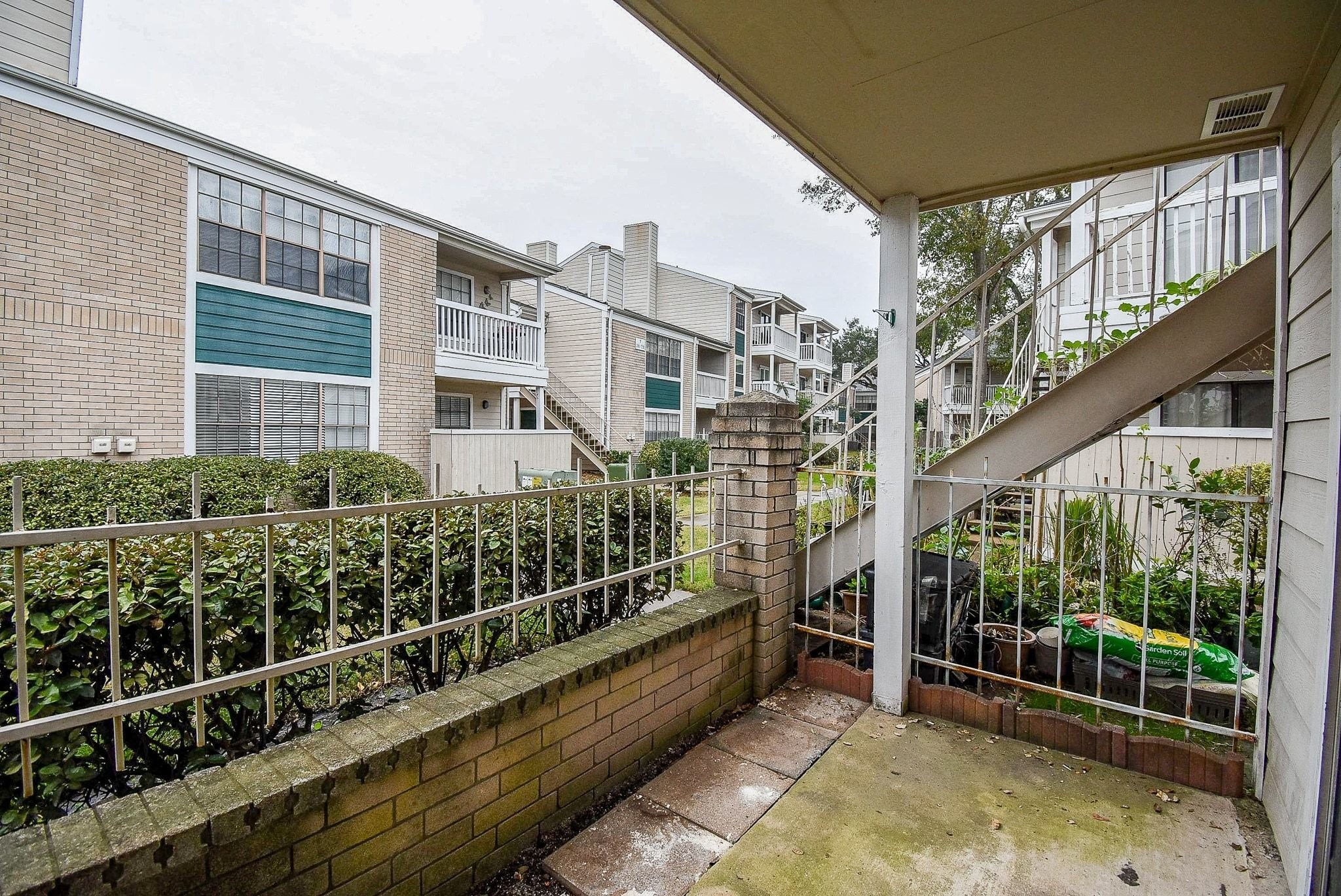 12660 Ashford Point Drive, Unit 507 Houston, TX 77082 - Photo 26 of 28 a balcony with trees in front of it