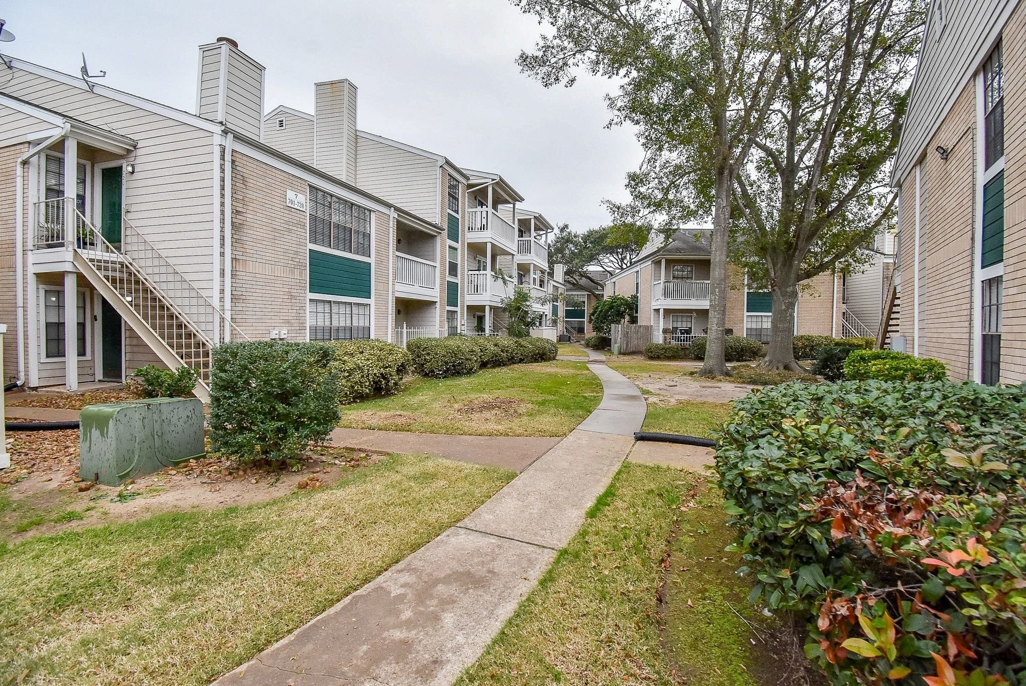 12660 Ashford Point Drive, Unit 507 Houston, TX 77082 - Photo 28 of 28 a view of a building with a yard