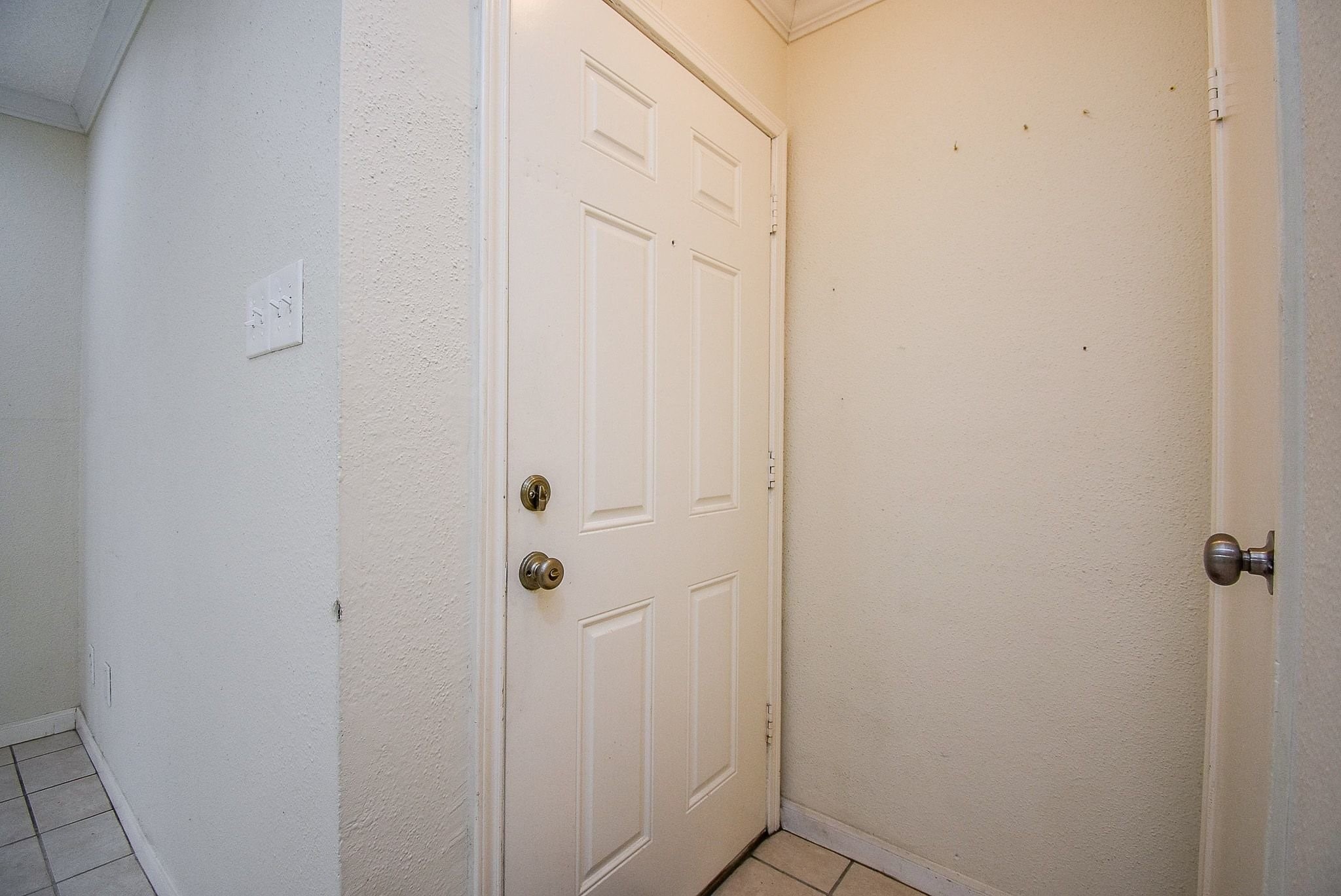 12660 Ashford Point Drive, Unit 507 Houston, TX 77082 - Photo 5 of 28 a bathroom with a shower