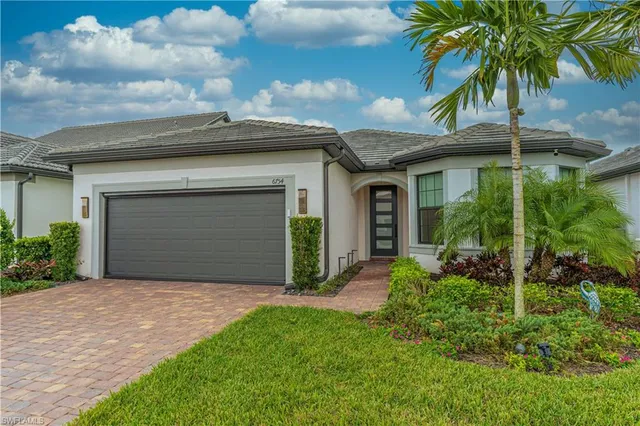 $875,000 | 6754 Pennyroyal Drive, Naples, FL 34114