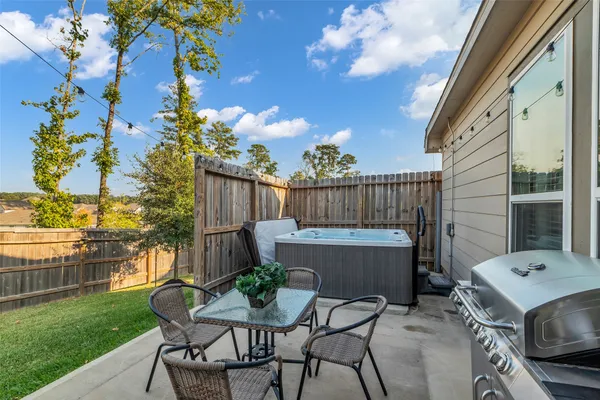 a view of a house with backyard porch and garden