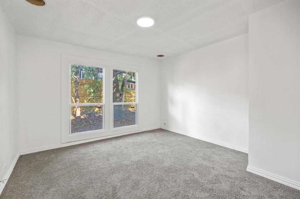 1802 Fordham Road Dallas, TX 75216 - Photo 18 of 25 an empty room with windows