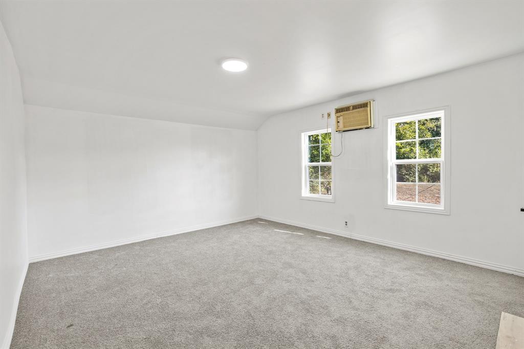 1802 Fordham Road Dallas, TX 75216 - Photo 19 of 25 an empty room with windows