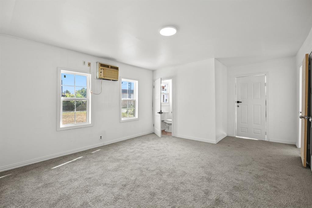 1802 Fordham Road Dallas, TX 75216 - Photo 20 of 25 an empty room with windows