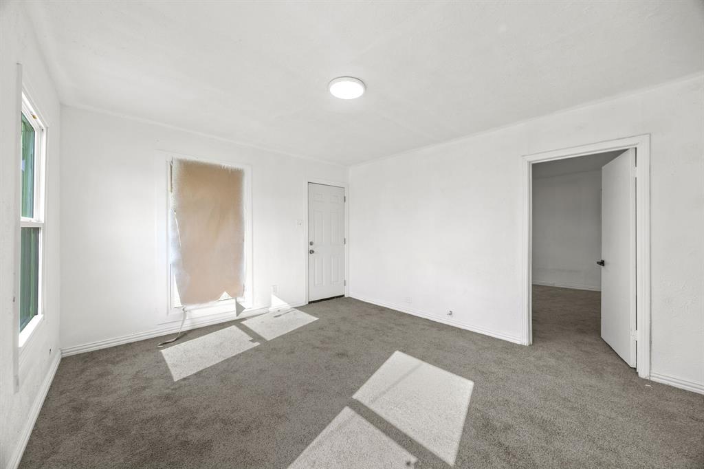 1802 Fordham Road Dallas, TX 75216 - Photo 4 of 25 an empty room with windows