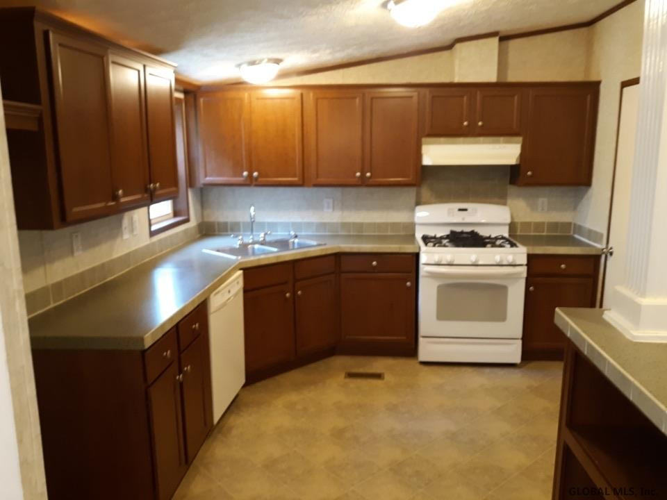 109 Hollister Road Corinth, NY 12822 - Photo 9 of 23 Photo 9