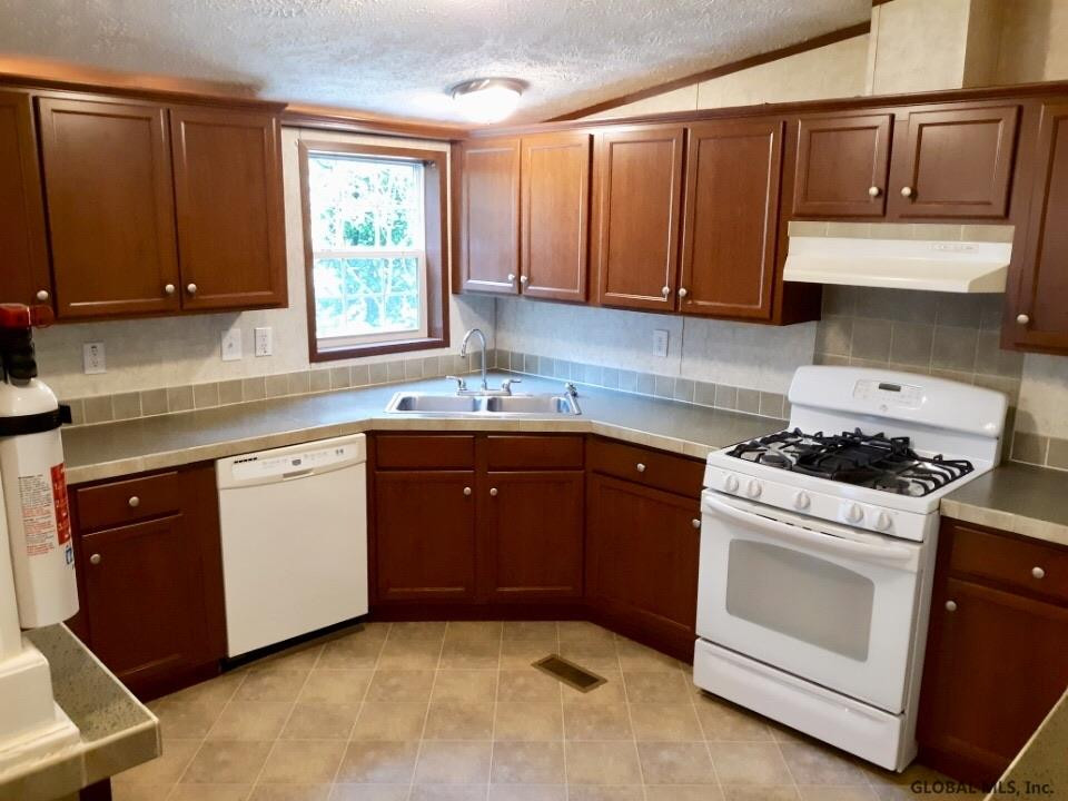 109 Hollister Road Corinth, NY 12822 - Photo 10 of 23 Photo 10