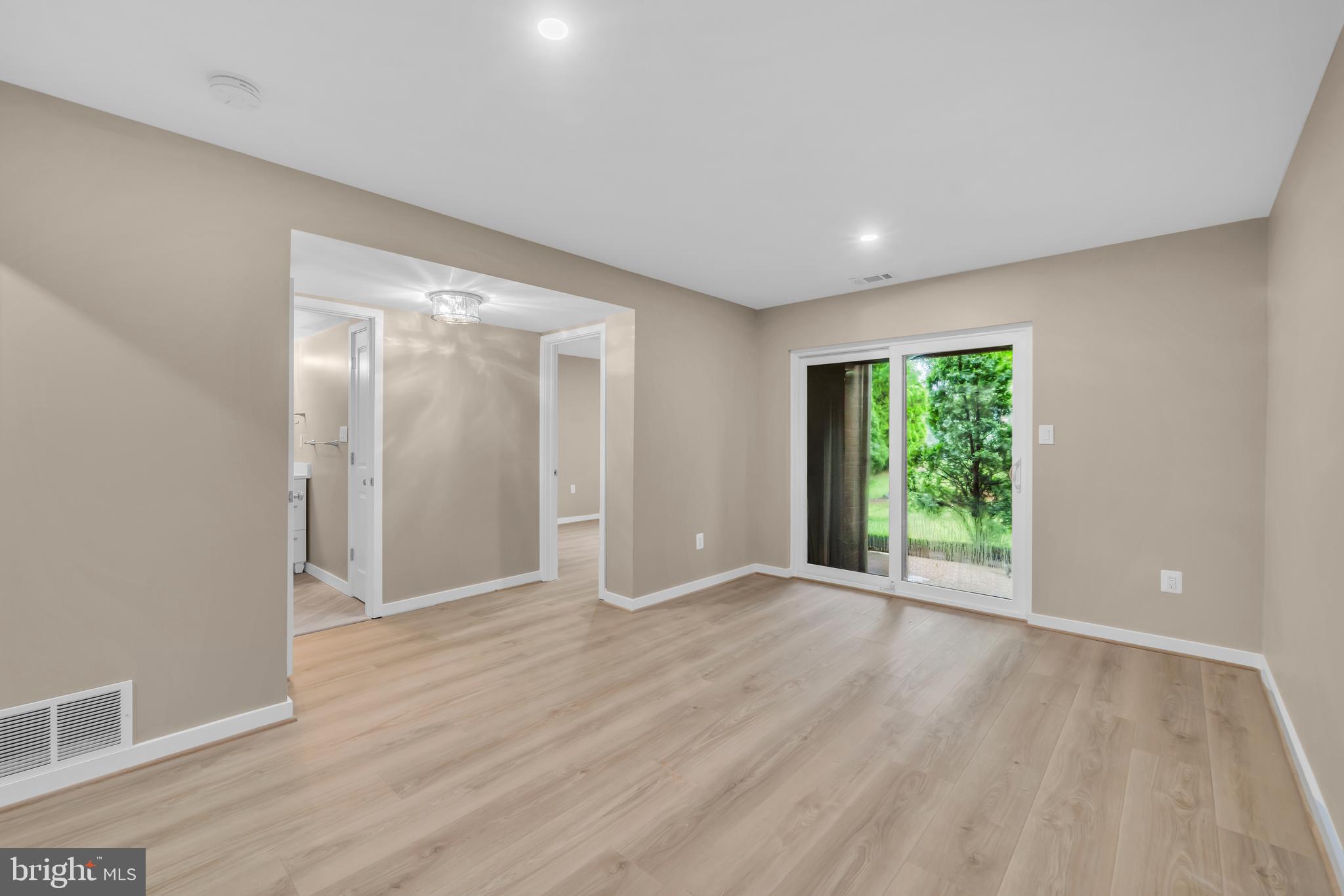 1806 North Shore Court Reston, VA 20190 - Photo 42 of 58 Lower level living looking into bath and bedroom 4
