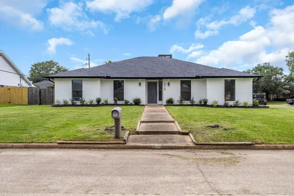$389,000 | 6910 Burlington Drive, Beaumont, TX 77706