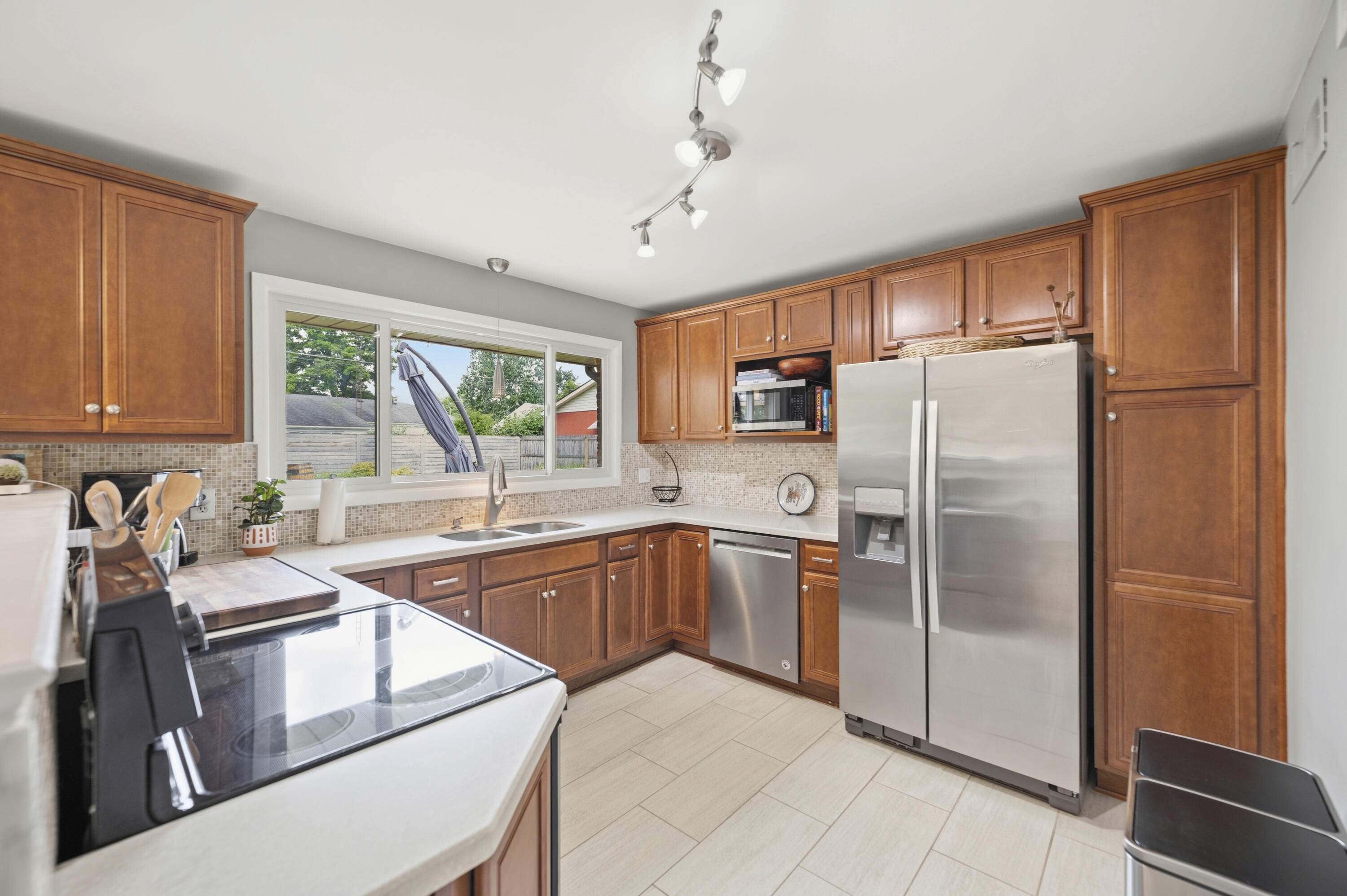 506 Ridge Road Lexington, KY 40503 - Photo 10 of 34 kitchen r 2