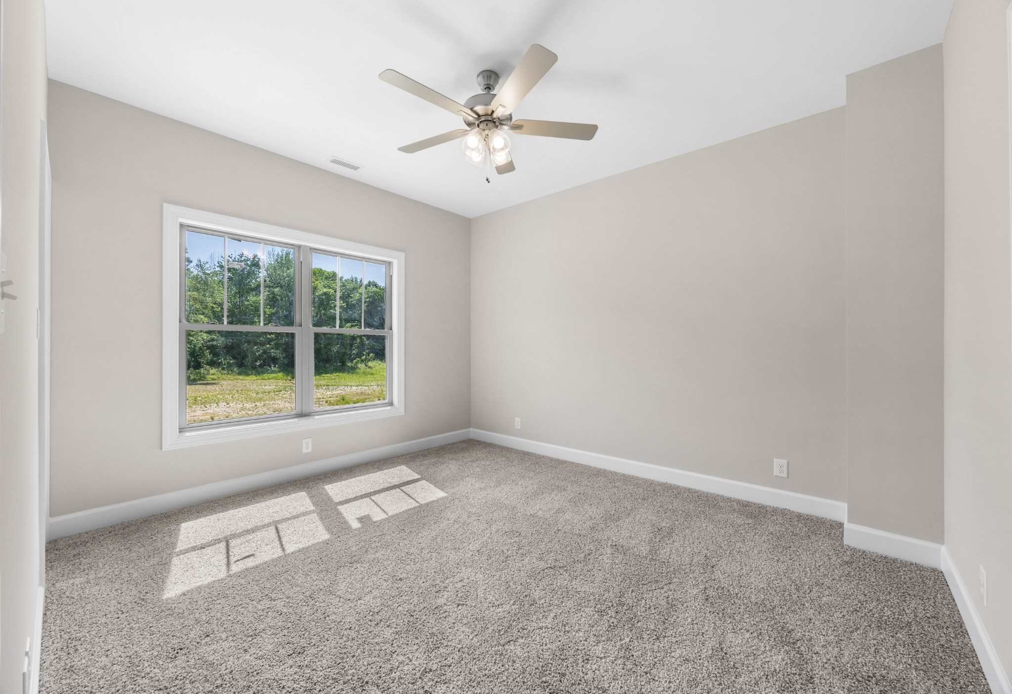 1456 Sango Commons Way Clarksville, TN 37043 - Photo 35 of 49 an empty room with windows and ceiling fan