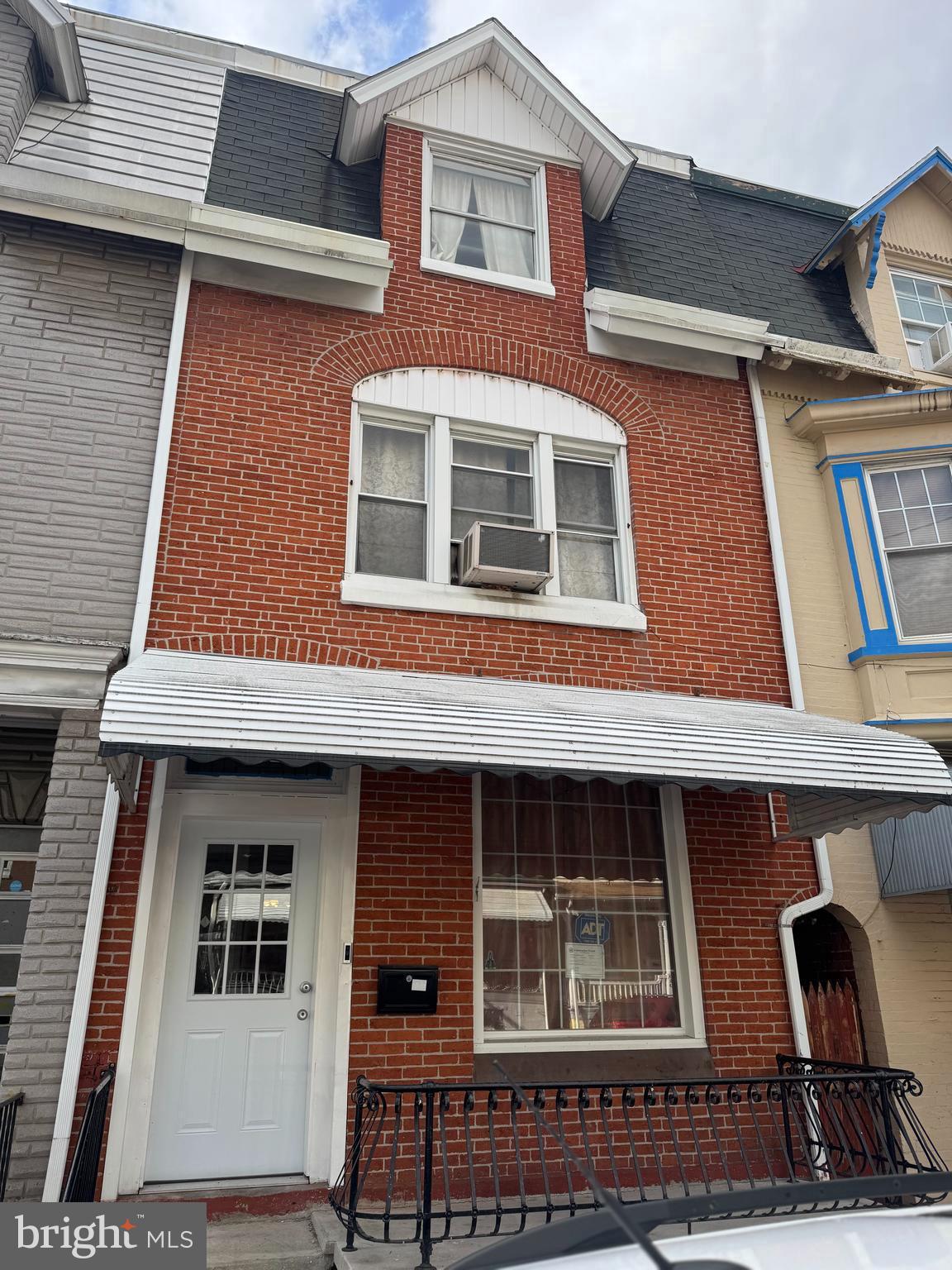 942 North 11th Street Reading, PA 19604 - Photo 4 of 55