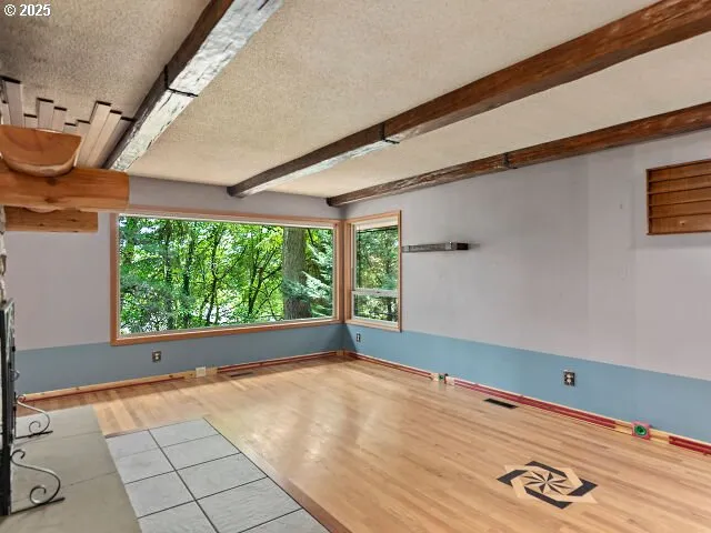 a view of livingroom with furniture