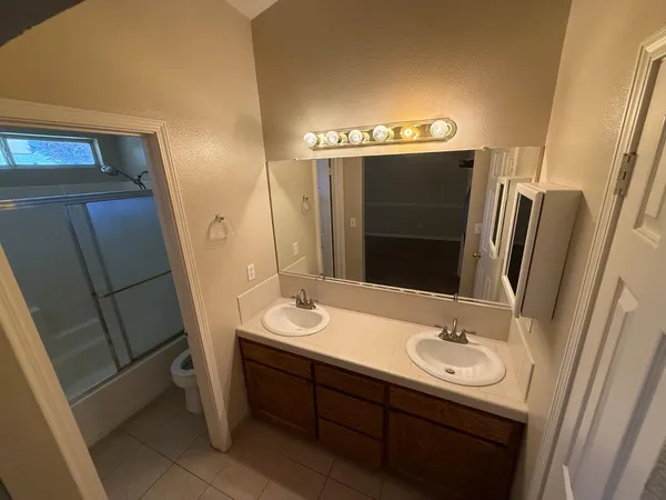 $399,950 | 4702 West Mesa Avenue, Fresno, CA 93722