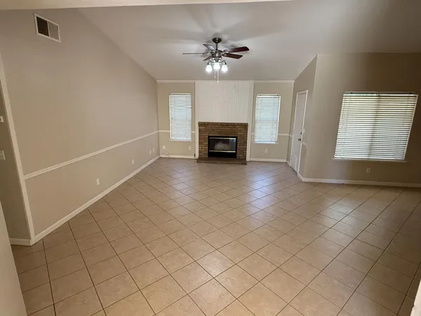 $399,950 | 4702 West Mesa Avenue, Fresno, CA 93722