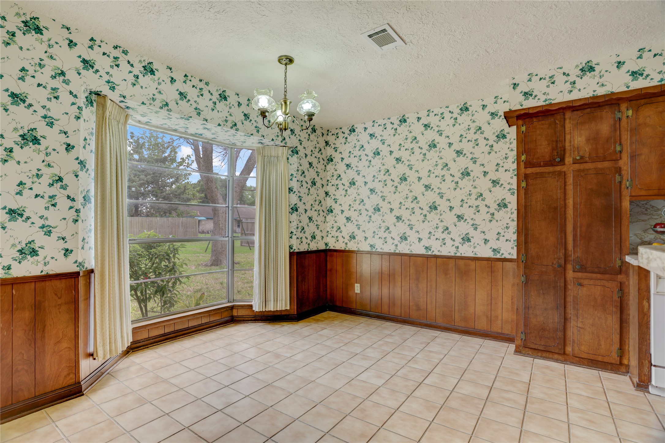 105 Ridgemont Drive Alvin, TX 77511 - Photo 11 of 30