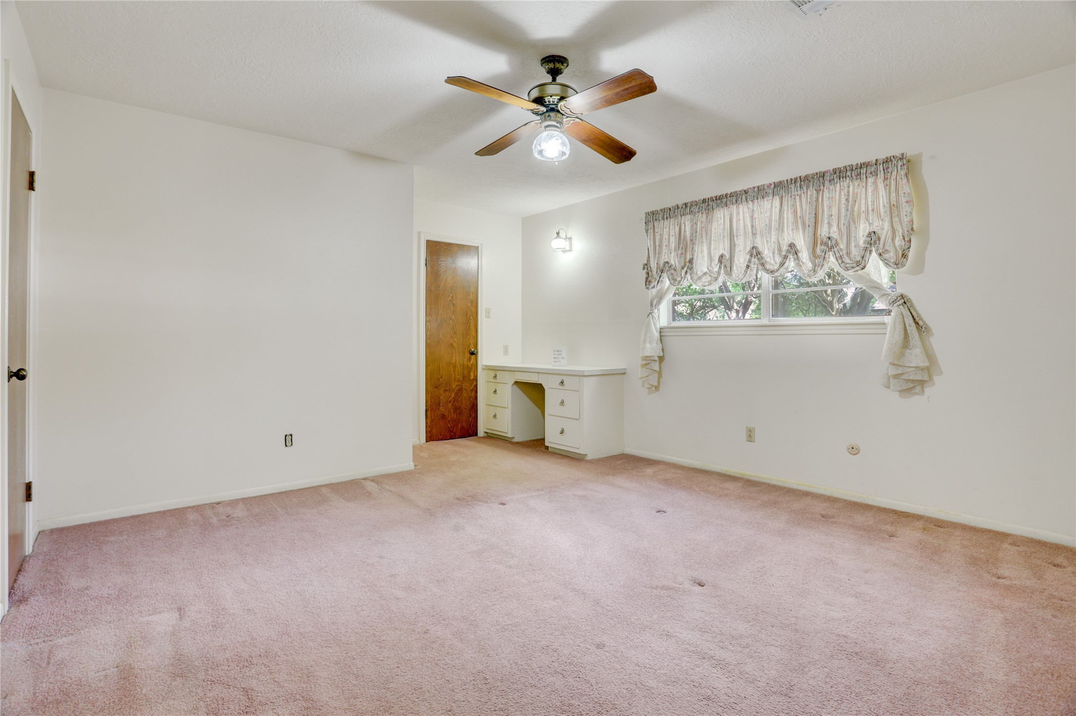105 Ridgemont Drive Alvin, TX 77511 - Photo 16 of 30 an empty room with windows and fan