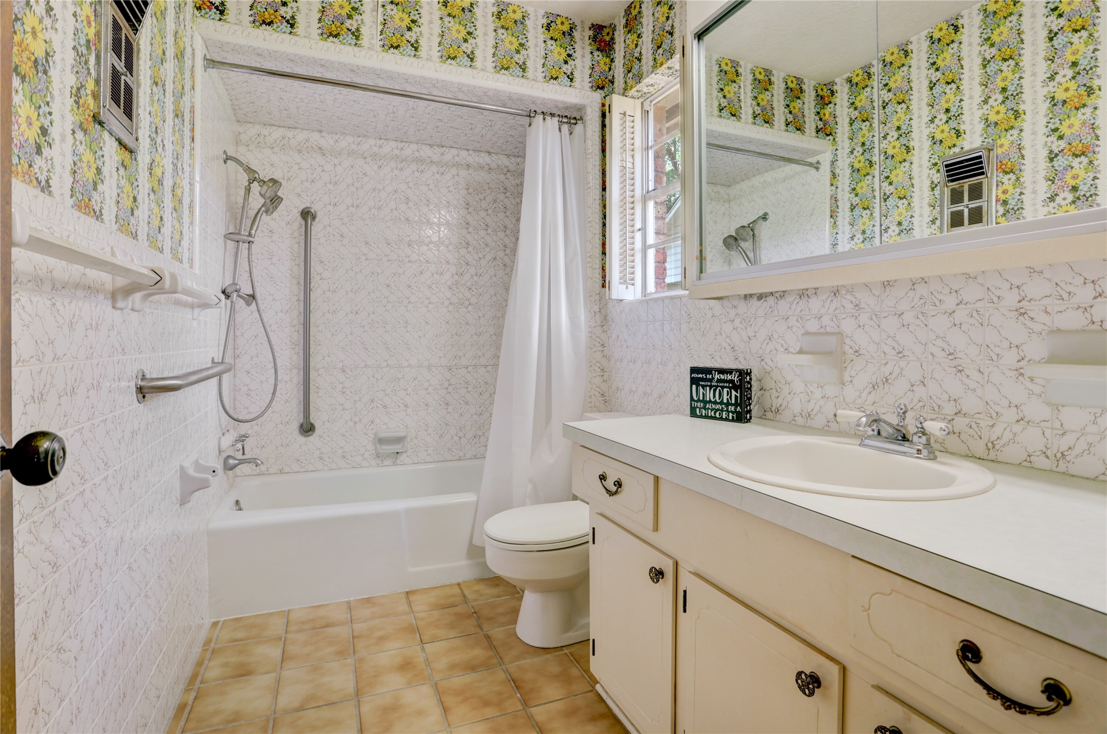105 Ridgemont Drive Alvin, TX 77511 - Photo 17 of 30 a bathroom with a sink a toilet and a bathtub