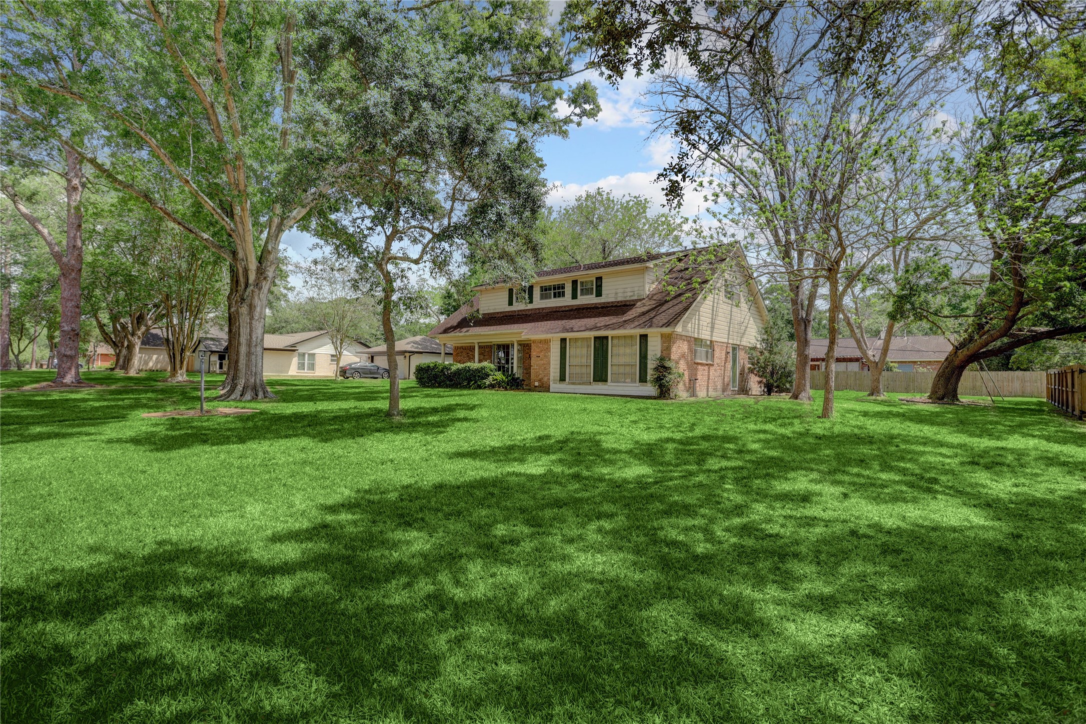 105 Ridgemont Drive Alvin, TX 77511 - Photo 3 of 30 a view of house that has garden