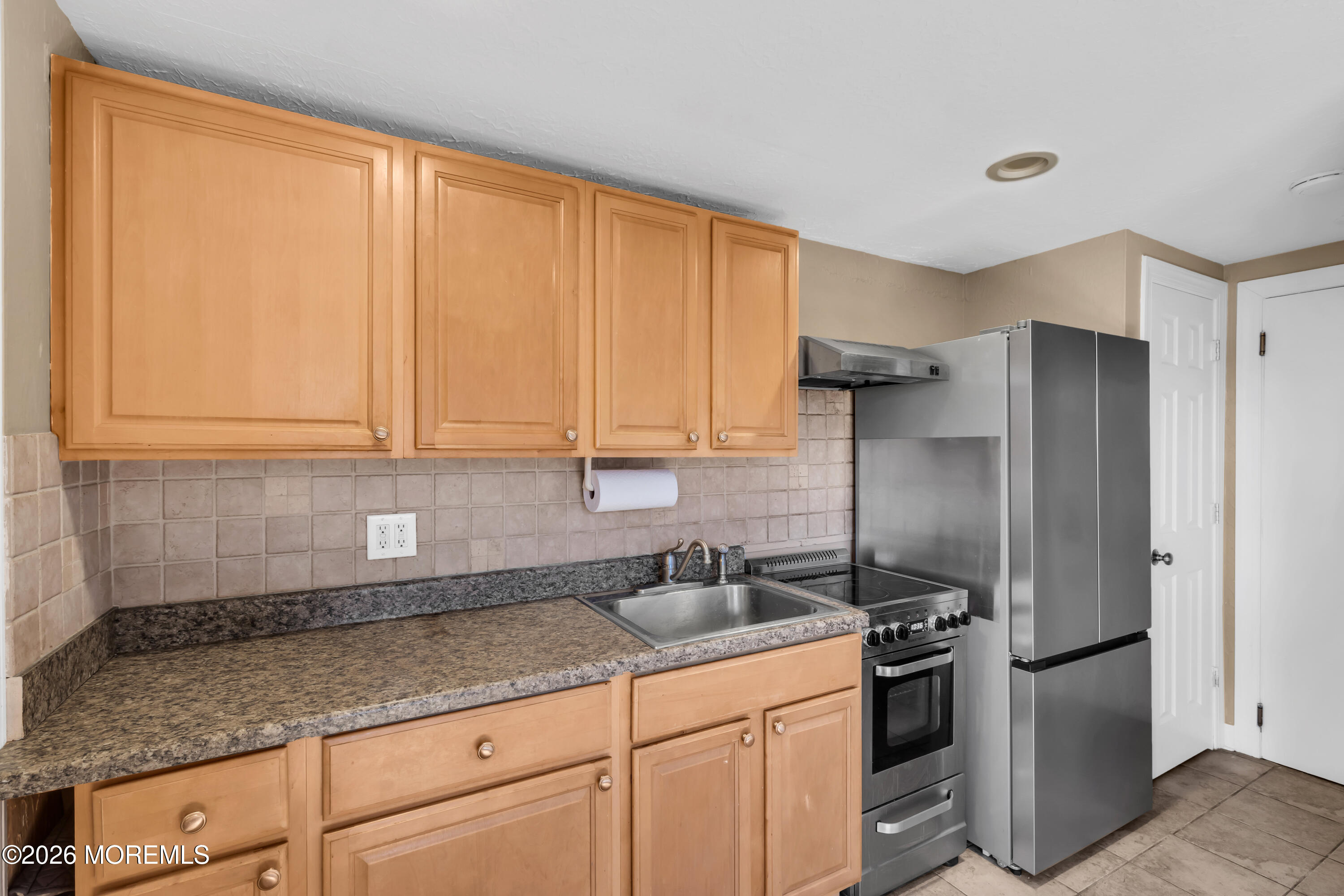17 Leroy Place, Unit 2B Red Bank, NJ 07701 - Photo 11 of 25 015__f1a1081_83
