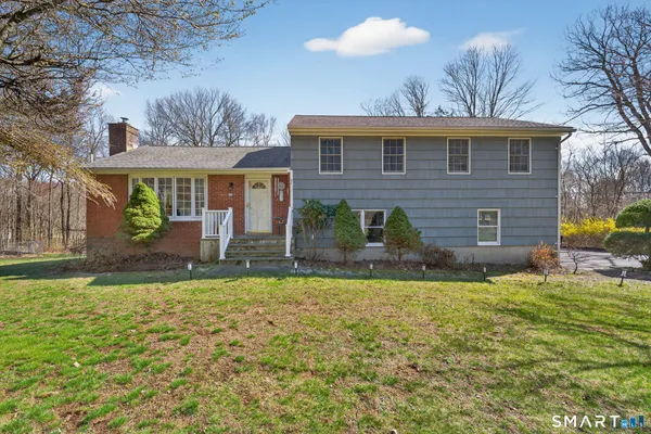 $995,000 | 31 Longmeadows Road, Wilton, CT 06897