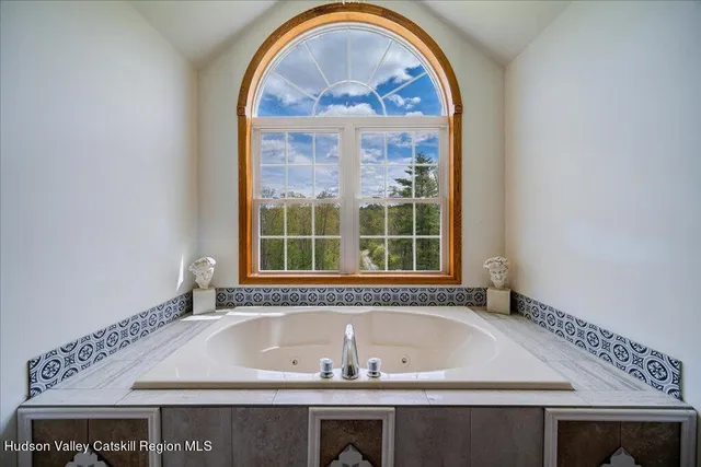 $699,499 | 424 Joys Lane, Hurley, NY 12443