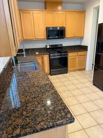 $3,800 | 236 Cogburn Way, Vacaville, CA 95687