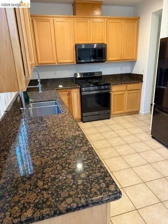 $3,800 | 236 Cogburn Way, Vacaville, CA 95687