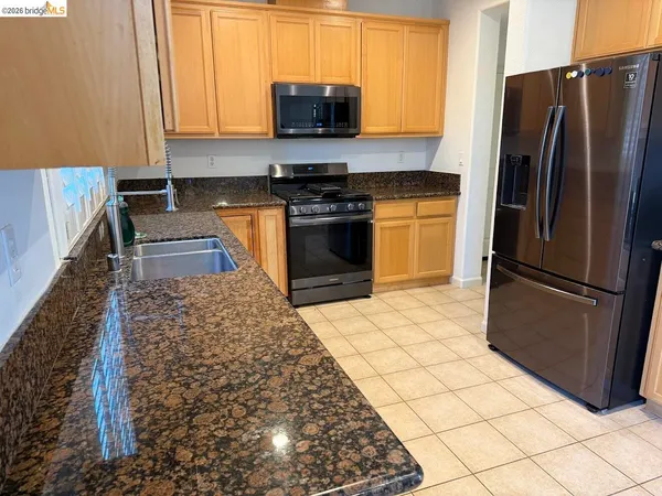 $3,800 | 236 Cogburn Way, Vacaville, CA 95687