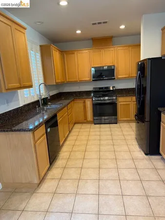 $3,800 | 236 Cogburn Way, Vacaville, CA 95687