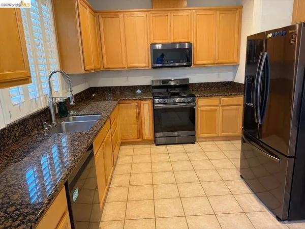 $3,800 | 236 Cogburn Way, Vacaville, CA 95687