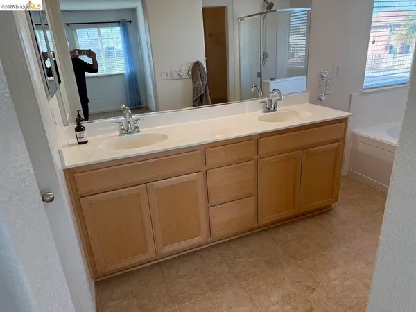 $3,800 | 236 Cogburn Way, Vacaville, CA 95687