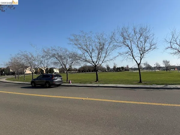 $3,800 | 236 Cogburn Way, Vacaville, CA 95687