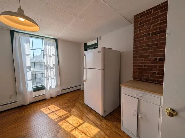 $1,995 | 53 4th Street, Unit B, Dover, NH 03820