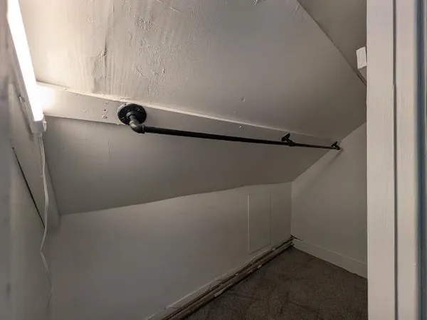 $1,995 | 53 4th Street, Unit B, Dover, NH 03820