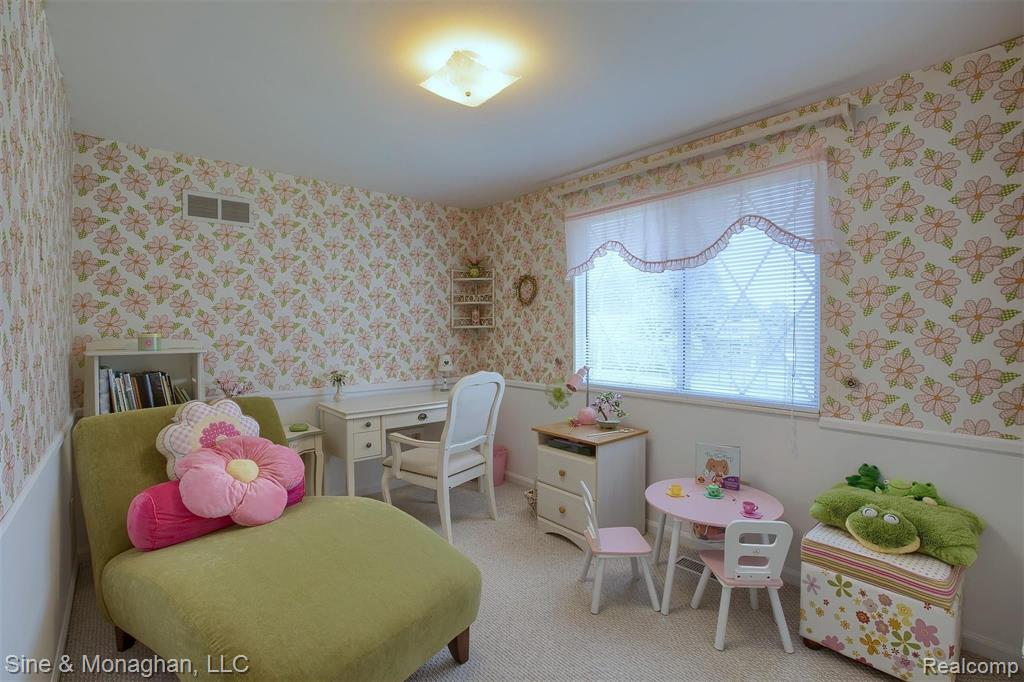 35 Vernier Road Grosse Pointe Shores, MI 48236 - Photo 22 of 38